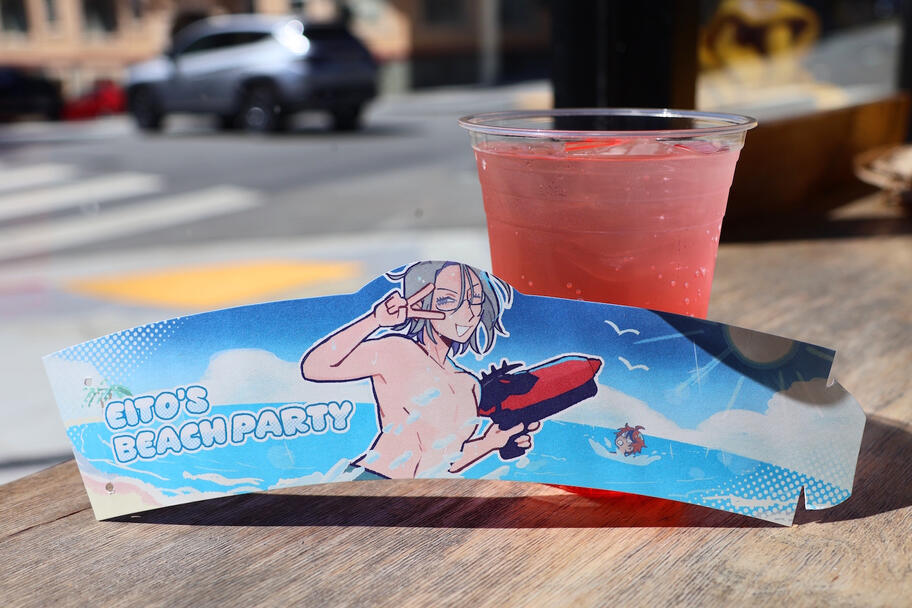 My cupsleeve design for Eito's Beach Party! Photo credits to Ale :)